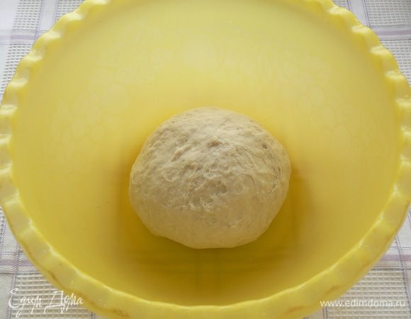 Замесить опару, оставить в теплом месте часа на два