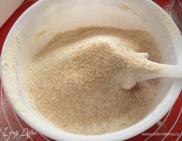 смешать муку и молочную смесь,добавить растит. масло