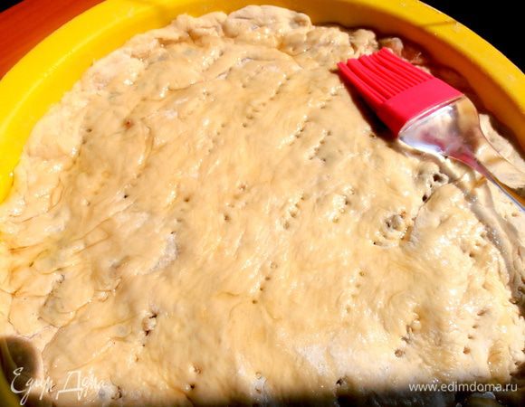 И смазываем густо растительным маслом...