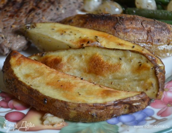 Добавить еще 1/2 стакана воды ,если нужно,перевернуть картофель и поставить еще на 40 мин.  Не бойтесь, картофель не перевариться, а будет изумительно вкусным. Да можно добавить по желанию кубик бульона.
Подаем к столу. Приятного аппетита.