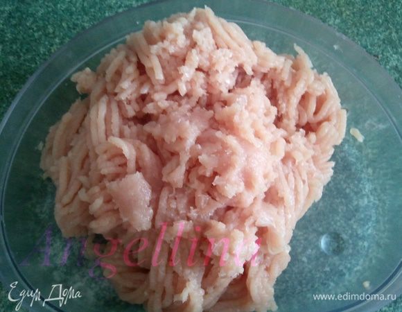 Куриное филе дважды пропустить через мясорубку