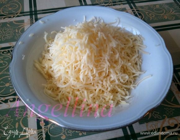 Сыр натереть на мелкой терке
