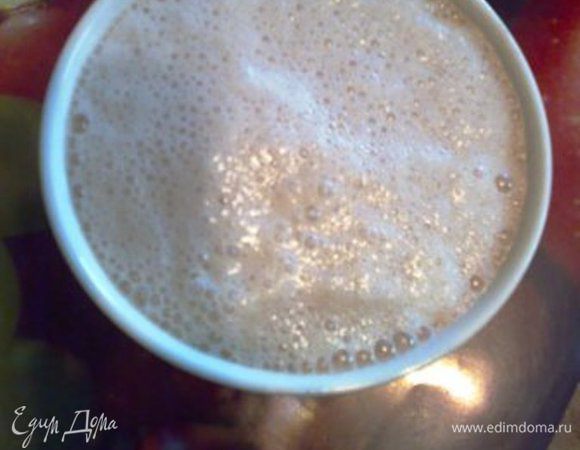 Свежие дрожжи разотрём с 1 ч. л. сахара и 1 ч. л. тёплой воды, размешаем и оставим в тёплом месте до образования "шапки". Это заняло приблизительно 15 минут.