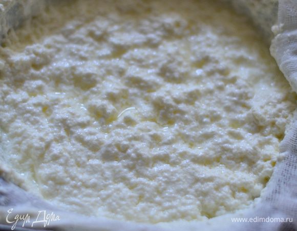 Затем откинуть на марлю, дать стечь всей жидкости.