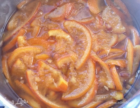 На цукаты выпариваем жидкость максимально. И факультативно добавляем ром. Пару столовых ложек. Выпариваем алкоголь, естественно.
Но, в принципе, ром или куантро можно добавить и на предыдущем этапе.