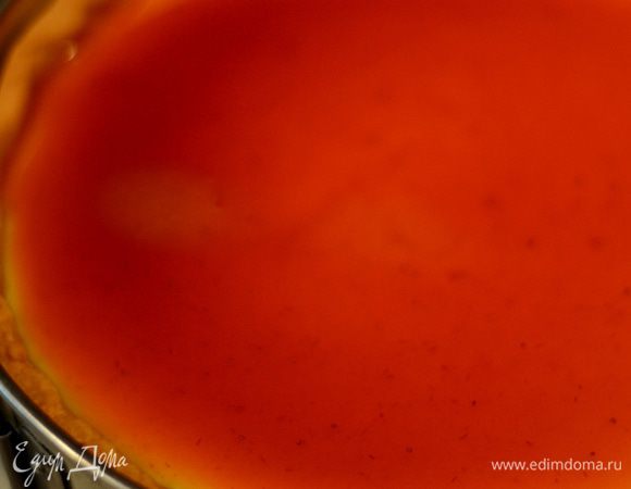 Вылить еще горячий сироп на чизкейк,разровнять кисточкой и убрать в холодильник желательно на всю ночь,чтобы начинка хорошо застыла! P.S. Можно просто залить желе или украсить фруктами,все на ваш вкус!