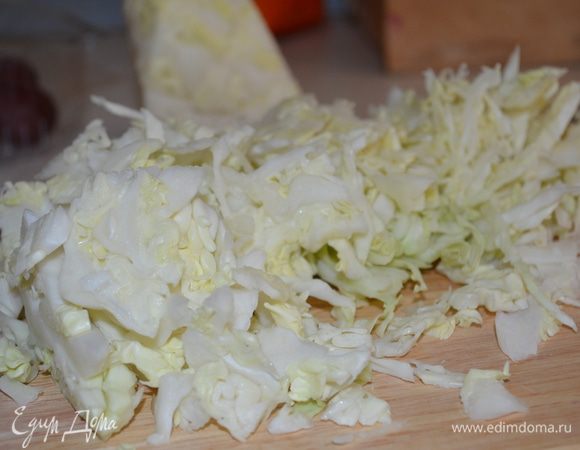 Капусту нашинковать тонко и мелко