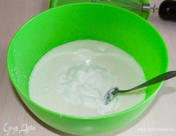 Добавить сметану.