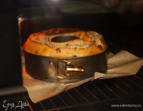 Выпекать при 180 градусах до "сухой спички". У меня занимает 40-50 минут.