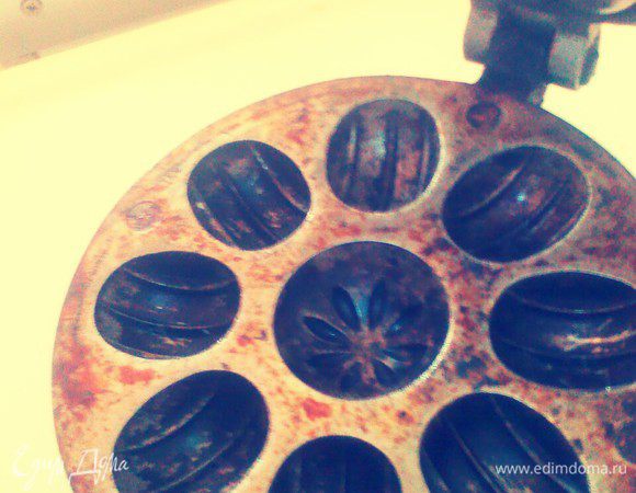 Орешницу прогреть с двух сторон.