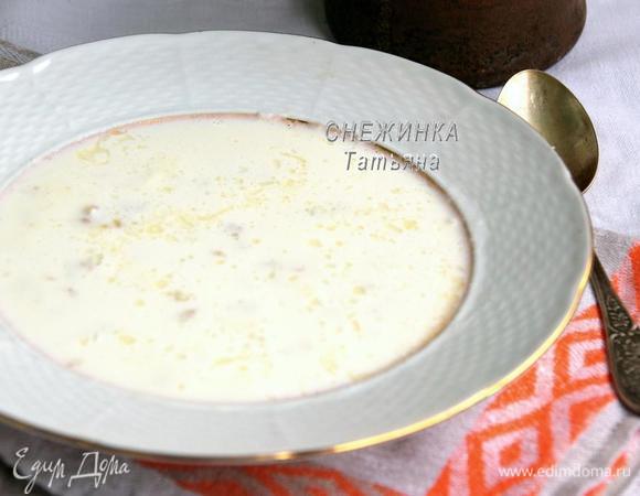 Готовый суп разлейте по тарелкам, добавьте по 1 ч. л. сливочного масла и подавайте. Приятного аппетита!