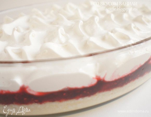 Температуру в духовке уменьшить до 150C.
Вернуть пудинг в духовку (уже без формы с водой) и запекать примерно 25-30 минут.