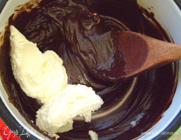 Добавить маскарпоне и перемешать до кремообразного состояния. 