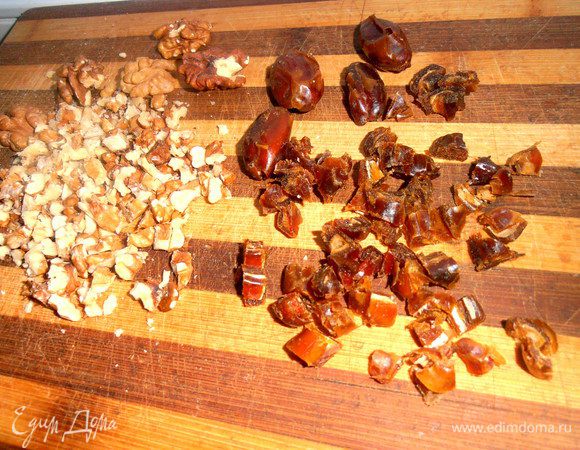 Горсть фиников (или изюм или др.) нарезаем мелко...