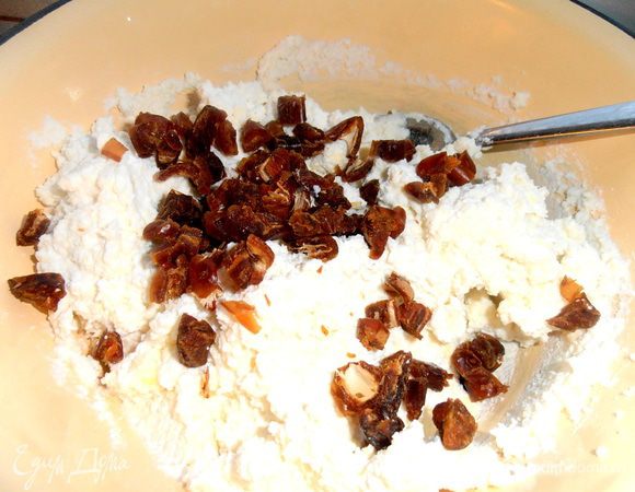 Отправляем в творожную массу...