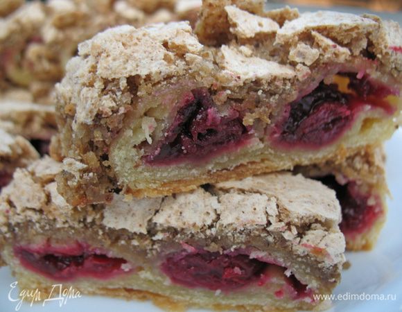 А вот еще один рецепт, который на долго остается в памяти. Это ПЕСОЧНОЕ ПЕЧЕНЬЕ С ОРЕХОВЫМ БЕЗЕ И ВИШНЕЙ "ГЛАЗА СОВЫ" от Нины

 