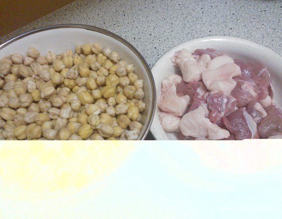 Нужно примерно вот столько гороха..Он уже набух с вечера..