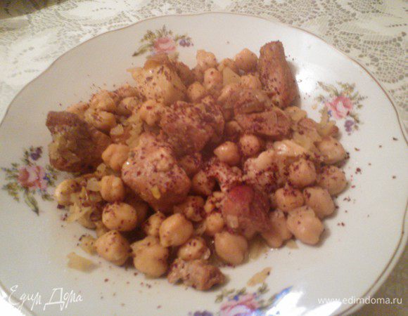 Потом выкладываем все содержимое горшочка...и начинаем мять с помощью стакана.. Да да именно так)) или можете попробовать вилкой.. Только не забудьте вытащить косточки сливы ))  А это на второе )) 