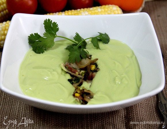 При подаче кладем в середину тарелки начинку, а вокруг нее наливаем суп.