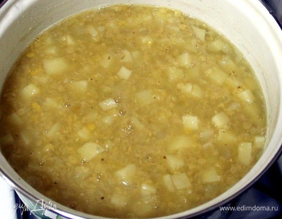 Получается вот такой суп. Выключаем огонь и оставляем на плите.