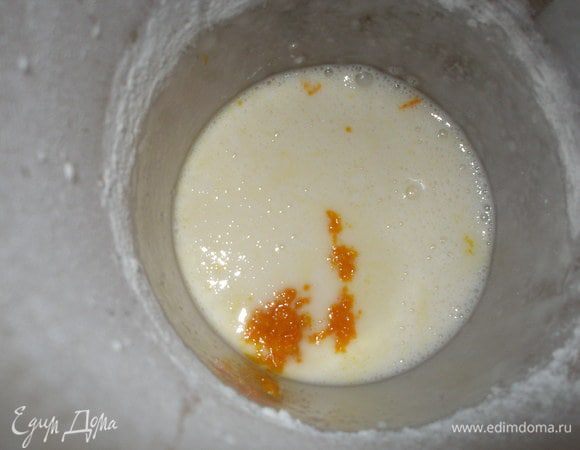 Добавить цедру и еще раз хорошо взбить.