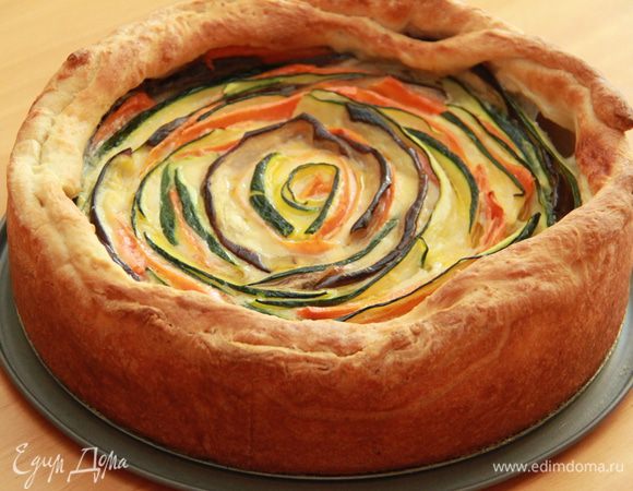 Подавать тёплым. Хрустящее тесто, нежные овощи и сливочный соус - что может быть вкуснее!