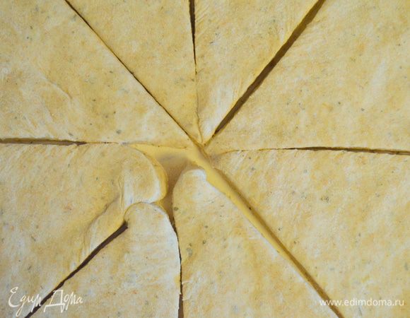 нарезаем ее на 8 треугольных сегментов 