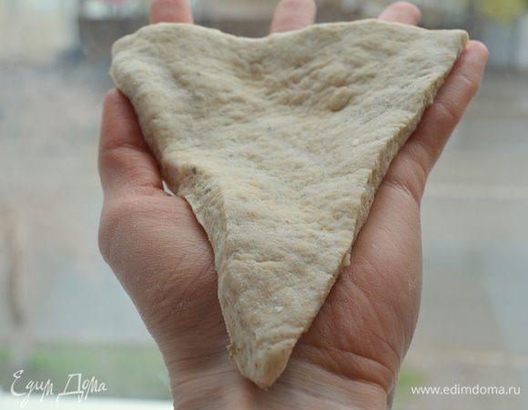 теперь каждый треугольник немного растягиваем, величиной больше лодони (примерно 20 см)