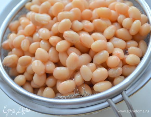 с фасоли слить воду и промыть ее. 
