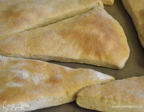 а вот и наши лепешки подоспели...скорее накрываем на стол и наслаждаемся теплым и домашним обедом. 