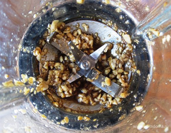 






Измельчаем. Не перестарайтесь, миндаль дожен быть крупнорубленный.