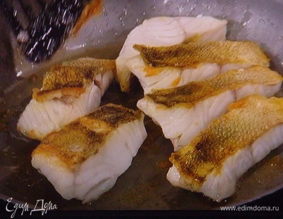 с обеих сторон до золотистого цвета.