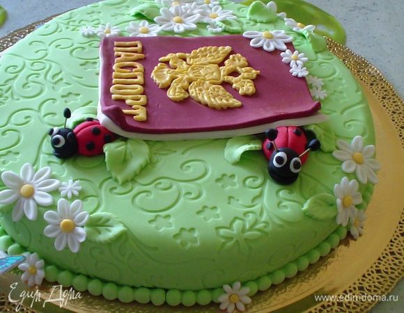 Смазать коржи кремом. Дать пропитаться тортику 5-6 часов. Украсить по желанию. В моём случае оформление мастикой. Приятного аппетита!