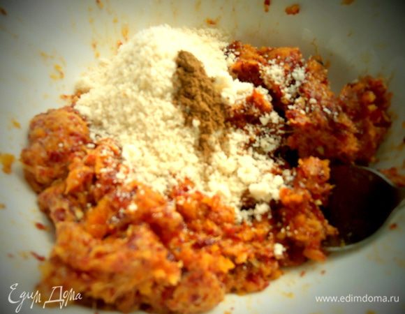 Добавляем миндаль, корицу и ваниль...