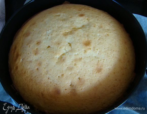 Форма 20 см, пергамент, стенки смазать жиром; выпекать 30-35 минут при 175 - 180"С. Остудить на решетке, в перевернутом виде