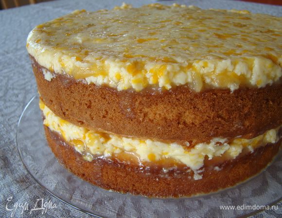 Смазываем коржи кремом, украшаем по желанию тертым или растопленным шоколадом; можно употреблять сразу же - масляный крем не предназначен для пропитки коржей, но эти бисквиты и так хороши! Приятного аппетита!