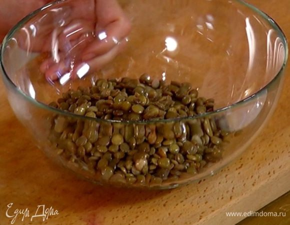 Чечевицу отварить согласно инструкции на упаковке.