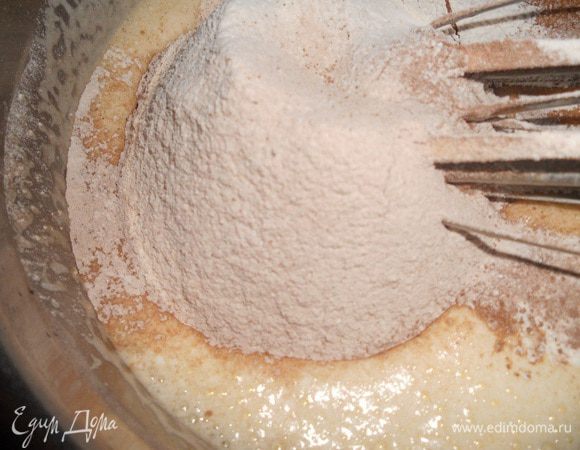 Просеять это все в нашу массу и аккуратно перемешать до однородности.