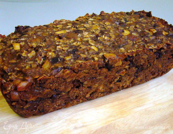 Хлеб получается сочным и не очень сладким. Вся сладость в сухофруктах.