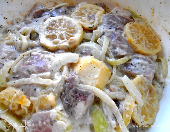 Мы использовали их на маринад для шашлыка. На фото шашлык перед «отъездом» на дачу.