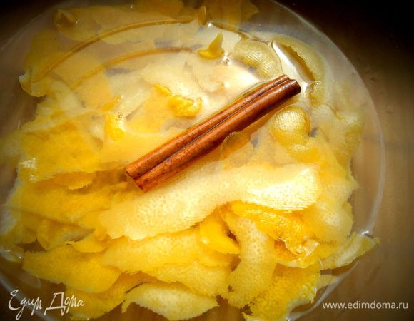 Допускается в настойку бросить палочку корицы (что нам только кстати, когда будем использовать в выпечке). Закройте и уберите в прохладное место на 5–7 дней! Каждый день состав желательно взбалтывать.