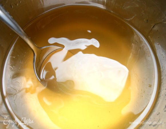 Процеженную настойку перелейте к сиропу.