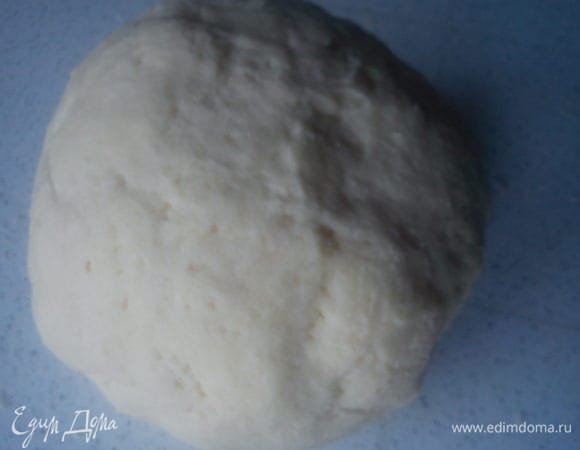 Завернуть тесто в пленку и убрать в холодильник на 1 час.