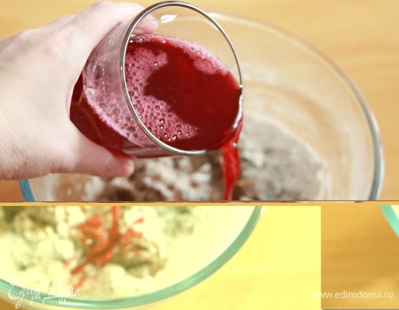 Соединяем тесто с вишнёвым компотом (можно я так буду называть смесь сиропа и воды).