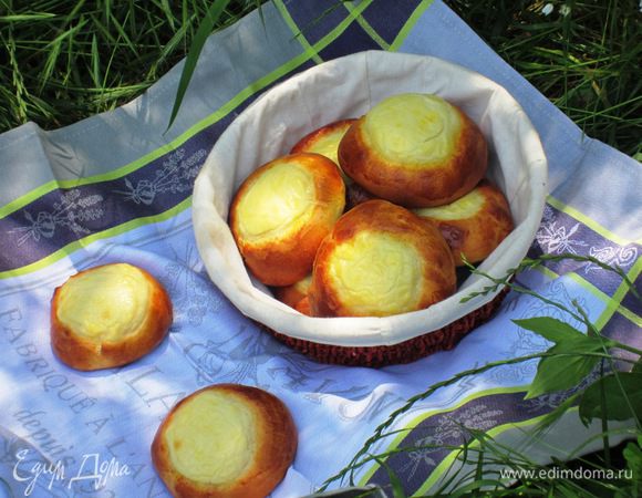 Вчера пекла сметанники от Татьяны Снежинки!! Невероятно вкусные.... Советую всем приготовитьhttp://www.edimdoma.ru/retsepty/54311-bulochki-smetanniki-kuhni-narodov-mira