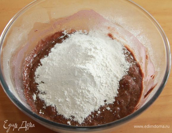 Наконец, сахар. У меня был тростниковый только кусочками, поэтому пришлось помолоть его до состояния пудры.