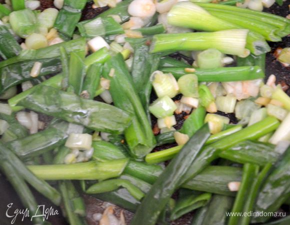 добавляем зеленый лук...