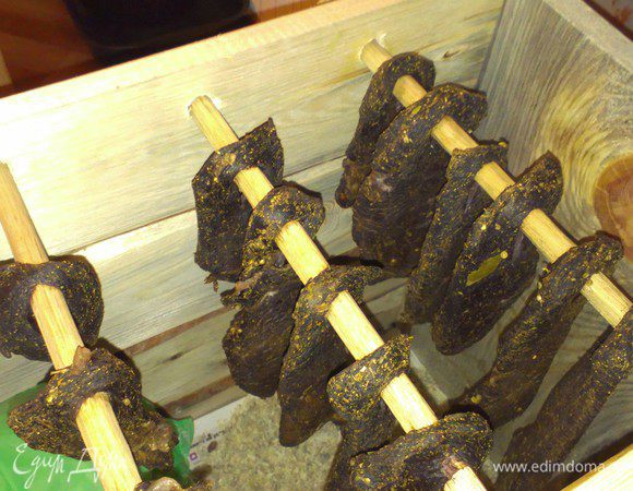 Билтонг после двух дней вяления (сушки), впринципе готовый он примерно такой же. ;-))) Ещё раз приятного аппетита.