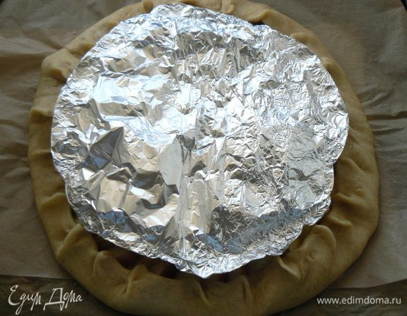 закрыть центр фольгой,отправить в духовку мин на 25-30 при190 гр., затем снять фольгу и еще минут 10 зарумянить