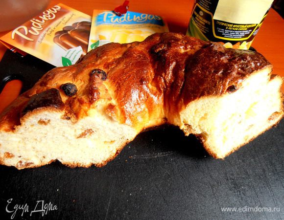 Сразу скажу,что подсохший кулич дала мне в руки свекровь со словами: "что-нибудь с ним придумаешь!" Нет-нет,...свежие парочку тоже вручает каждый год обязательно в День Пасхи)))